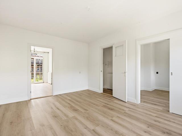 Onder bod: Amstelkade 57 2, 1078 AJ Amsterdam | VVA