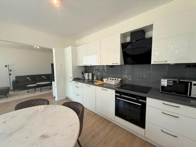 Te huur: Appartement Mr. F.A. van Hallweg in Amstelveen