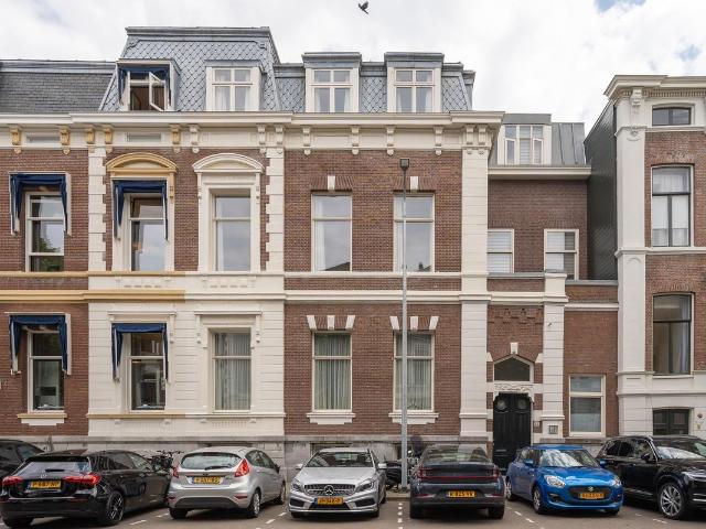 Te huur: Appartement Burgemeester van Karnebeeklaan in Den Haag