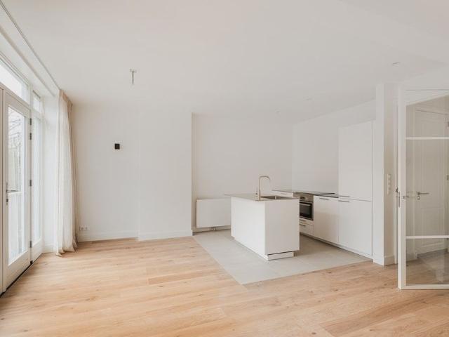 Te huur: Appartement Van Oldenbarneveldtstraat 5 3 in Amsterdam