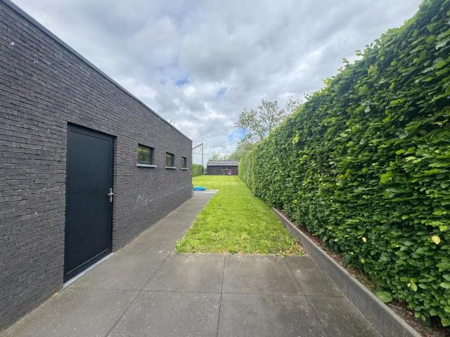 TE HUUR Gerenoveerde halfopen bebouwing