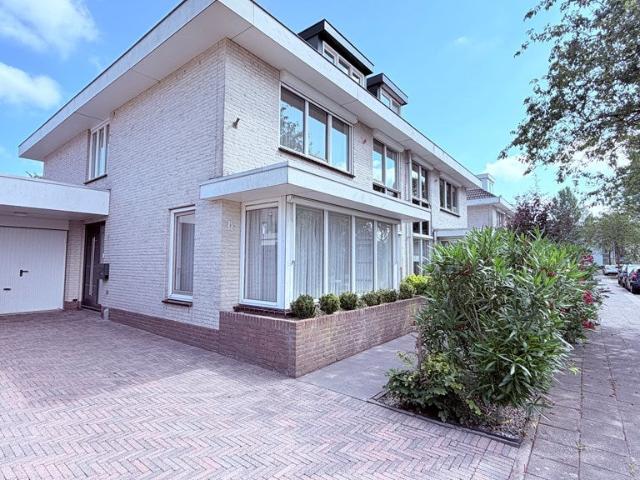 Te huur: Huis Catharina van Renneslaan in Amstelveen