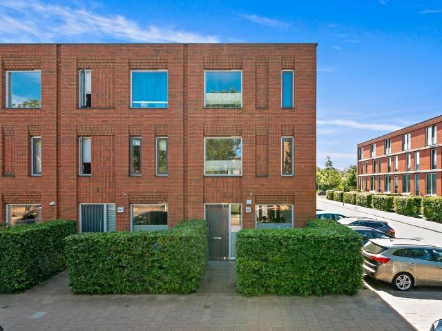 Te huur: Huis Hongarenburg 251 in Den Haag
