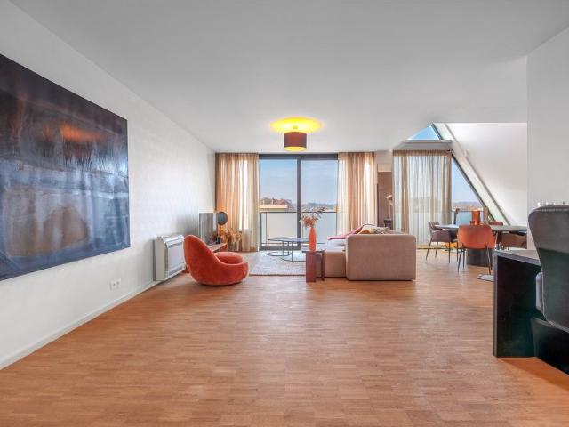 TE HUUR: Stijlvol duplexappartement in Sijsele