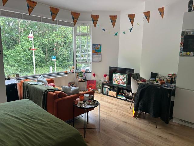 Te huur: Studio Waalsdorperweg in Den Haag