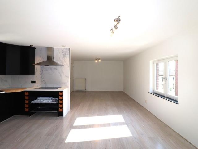 Te huur: TOPPER te Huur gekomen in Kanne BELGIË, Volledig gerenoveerd ruim 2 slaapkamer appartement met ruim terras!