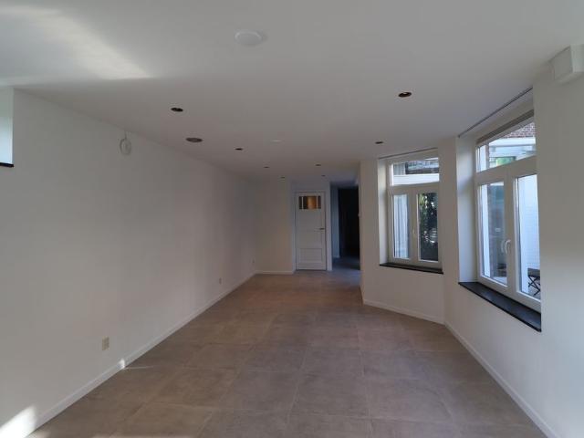 Te huur: Zeer ruim en nieuwbouw 1 slaapkamer appartement te huur in de Binnen stad van Maastricht met een prachtige privétuin TOPPER!