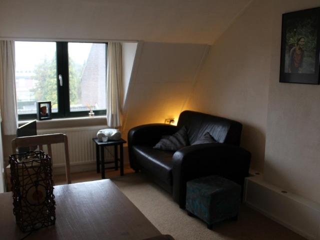 Te huur 2 kamers/ klein appartement voor 1 student