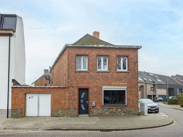 Te koop: Op te frissen woning