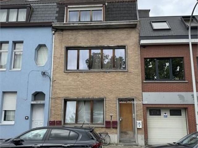 Te koop: opbrengsteigendom bestaande uit 5 kamers/studio's