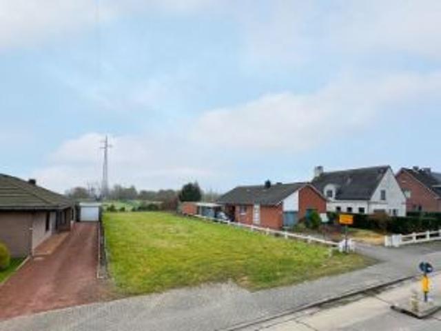 Te koop, bouwgrond voor open bebouwing op rustige ligging.