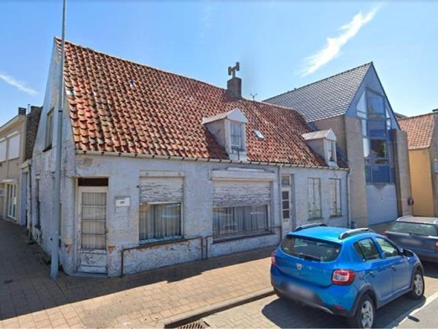 Te koop bouwgrond met af te breken woning te Alveringem Dorp