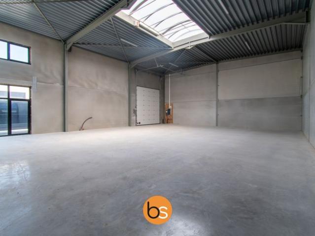 Te koop: energiezuinige loods in Sint Eloois Winkel Toor.