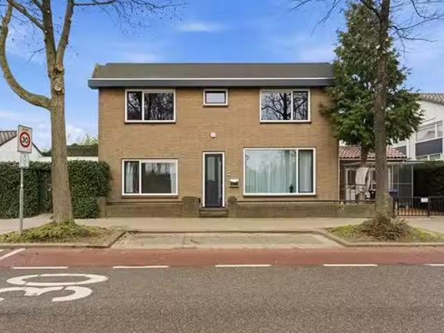 Te koop: F. van der Poest Clementlaan 51, 3171 EB Poortugaal.