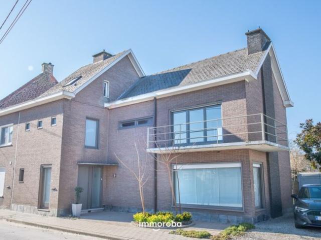 TE KOOP: Gezellige, instapklare woning met zuidgerichte tui