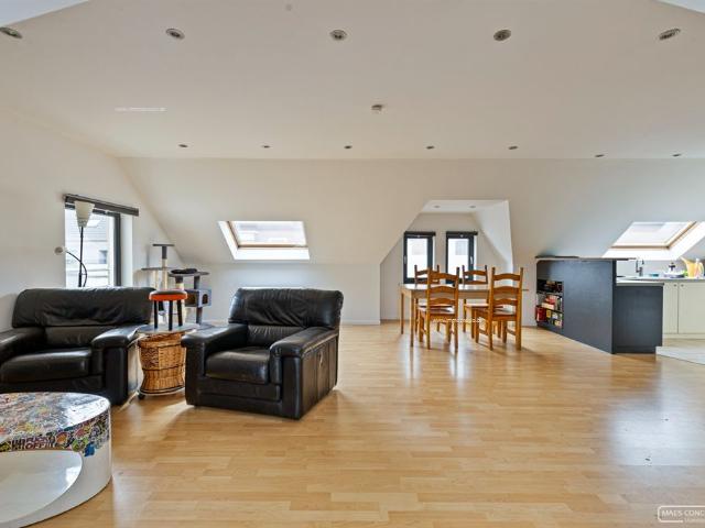 Te koop handelspand met appartement boven in centrum Desselgem