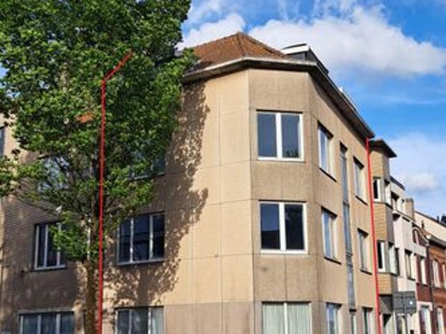 Te koop: hoekwoning met 2 ruime duplexen, kelder & dakterras