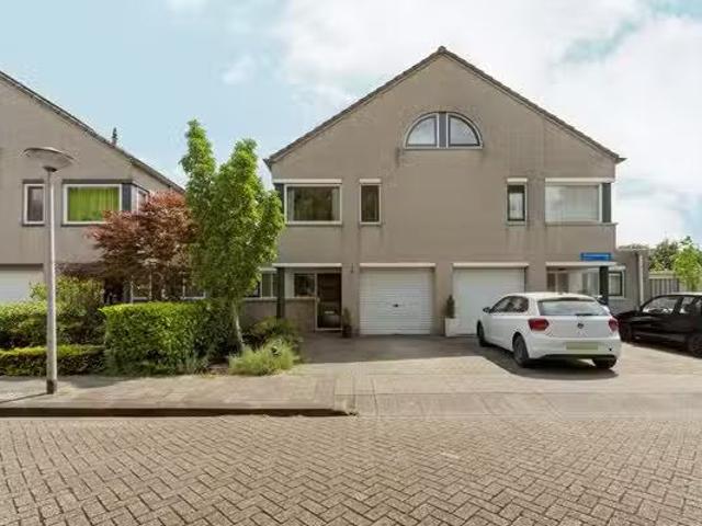 Te koop: Petuniastraat 49, 1338 WX Almere Royale twee onder.