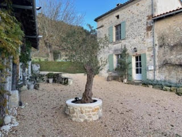 TE KOOP: PRACHTIG HUIS / MAGNIFIQUE MAISON / EXEPTIONAL HOUSE: REGION: DORDOGNE / PERIGORD