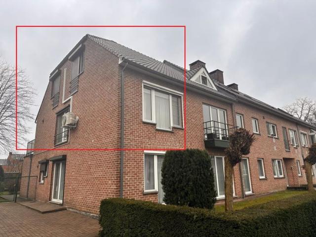 Te koop: ruim duplex app. met 3 slpks en 2 parkeerplaatsen!