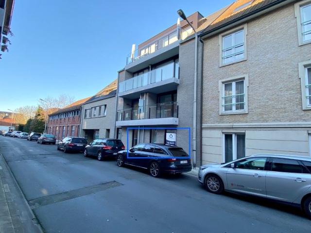Te koop: Ruim gelijkvloers 1 slaapkamerappartement te koo.