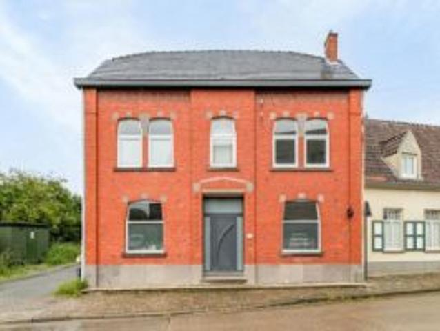 TE KOOP ruime gerenoveerde woning met 4 slaapkamers