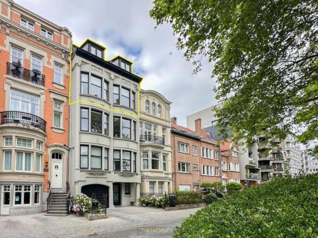 Te koop, stijlvol duplexappartement met prachtig dakterra.