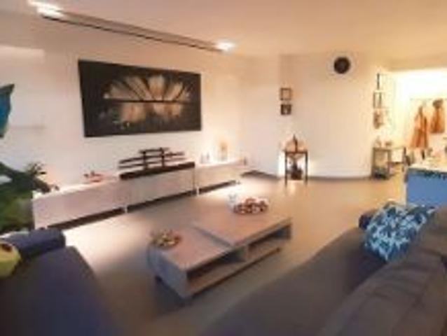 Te koop uit de hand, appartement in hartje Hoboken