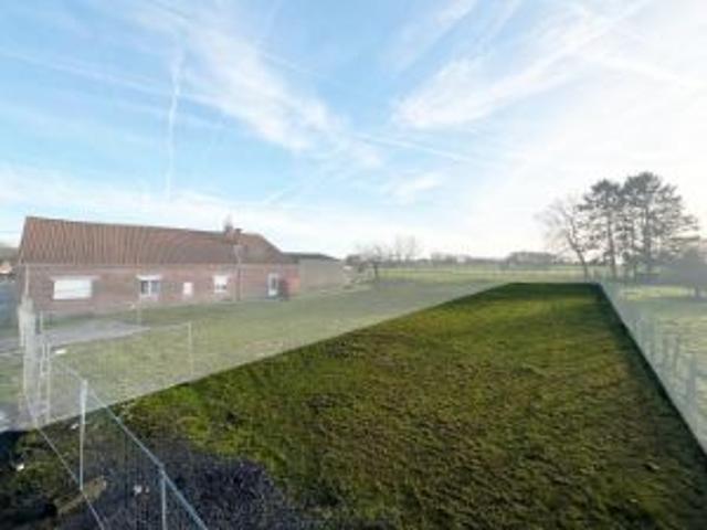 Te koop, uiterst rustig gelegen bouwgrond voor halfopen b.
