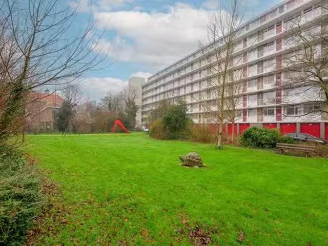 Te koop: Volendamlaan 1030, 2547 CS Den Haag Volendamlaan 10.