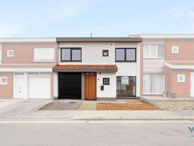 Te koop: Volledig gerenoveerde rijwoning in Meulebeke