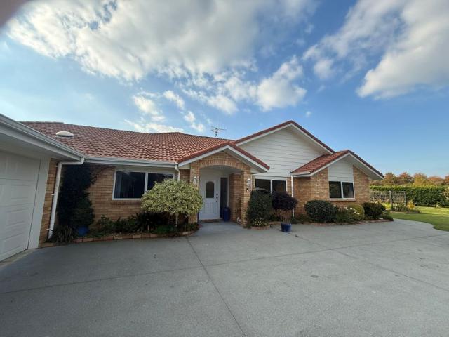 te kowhai, 5 bedrooms