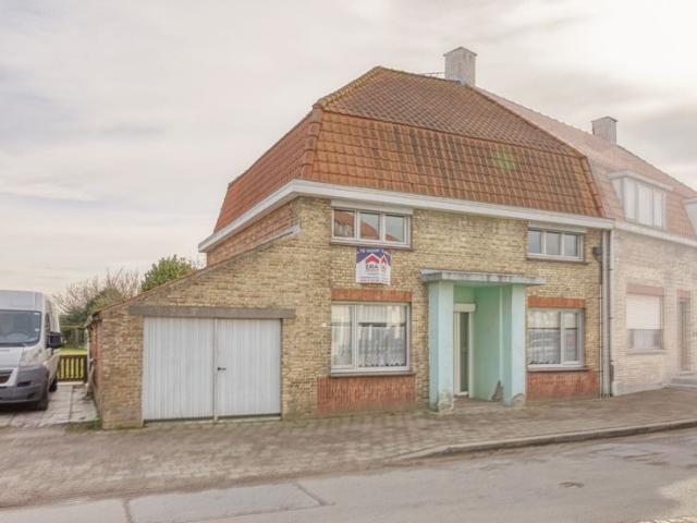 Te moderniseren half open woning te Veurne