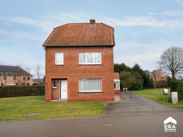Te moderniseren woning op ruim perceel in Zonhoven
