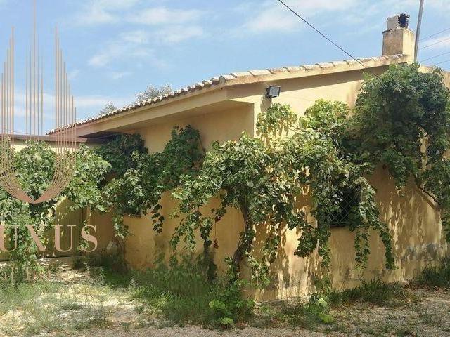 Te ofrecemos un terreno rústico de 3.226 m2 en la tranquila. 73m² Benidorm