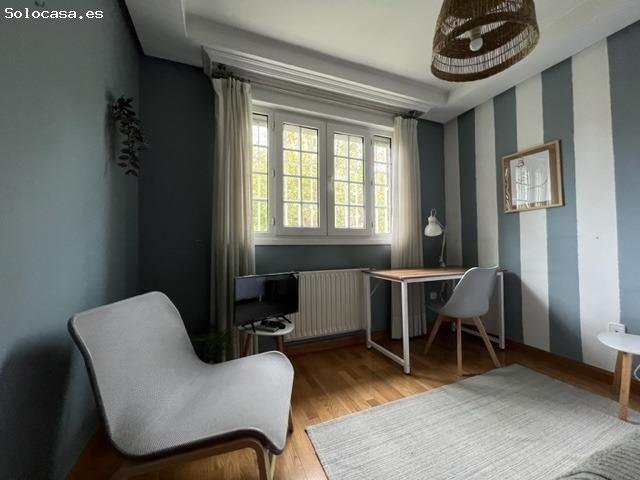 Te ofrecemos una habitación luminosa, cómoda