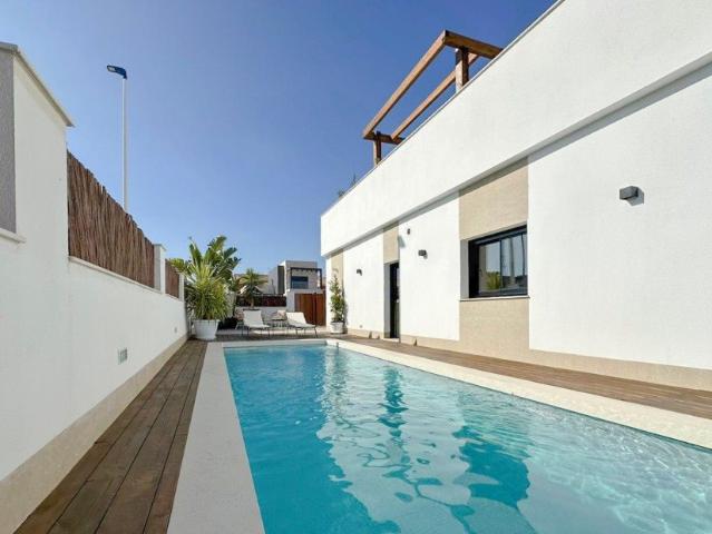 Te presentamos esta atractiva vivienda, recientemente reform. 73m² Santiago de la Ribera