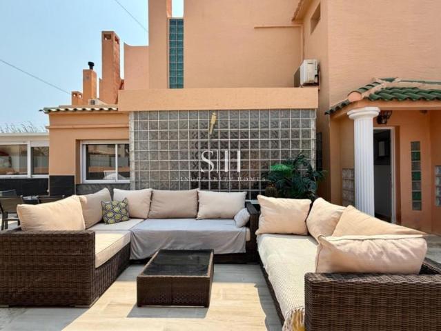 Te presentamos esta exclusiva villa en Los Frutales Torrevi. m² Torrevieja