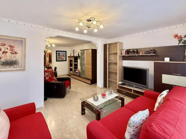 Te presentamos este acogedor apartamento en venta en Benidor. 83m² Benidorm