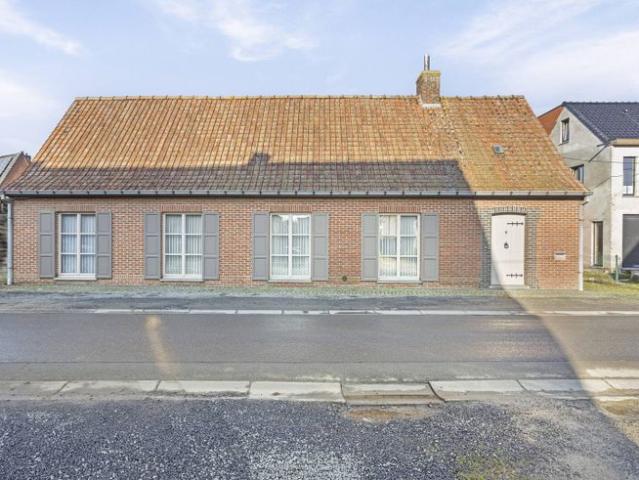 Te renoveren alleenstaand huis te Waregem op 939m²