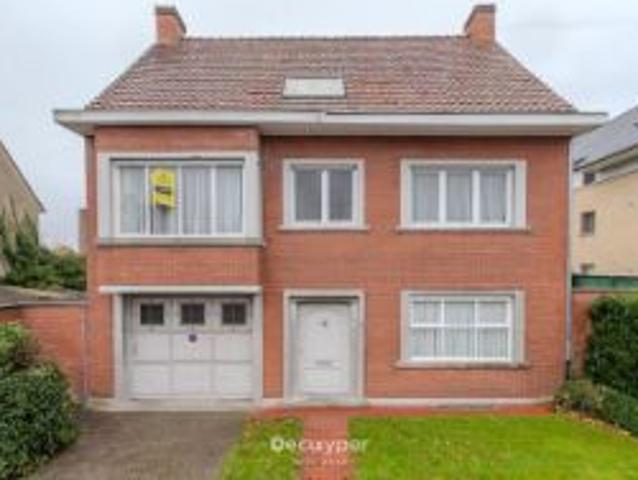 TE RENOVEREN ALLEENSTAANDE WONING in PITTEM