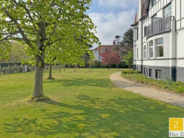 Te renoveren appartement in iconische residentie te Knokke