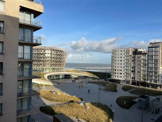 Te renoveren appartement met zijdelings zeezicht