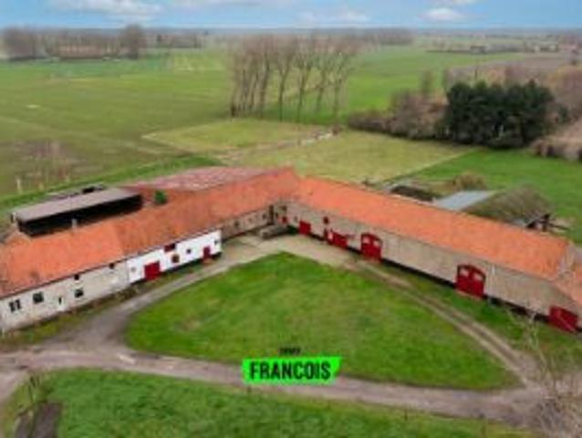 Te renoveren boerderij gelegen op een terrein van 5,3 hecta…