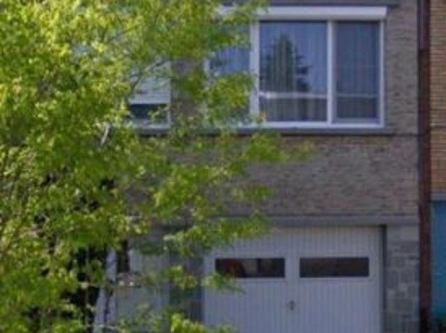 Te renoveren bel etage woning