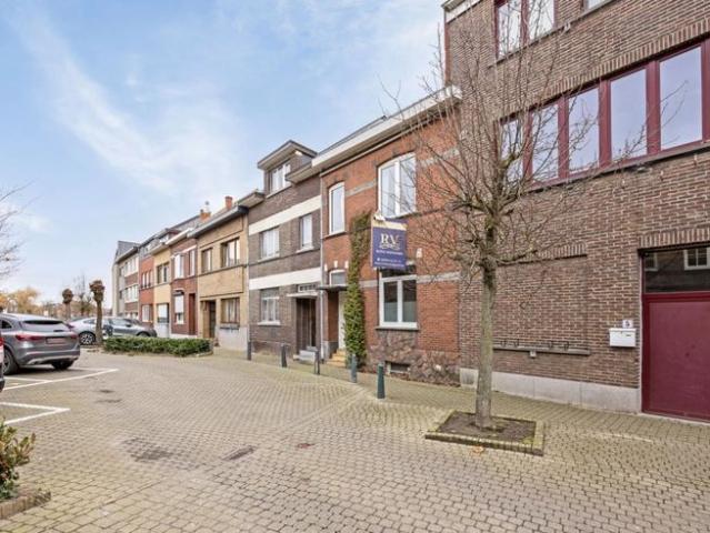 TE RENOVEREN BUILDING BESTAANDE UIT TWEE 1 SLPK APPARTEMENTE