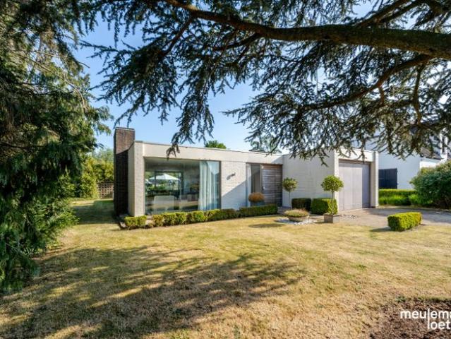 Te renoveren bungalow op fantastische ligging