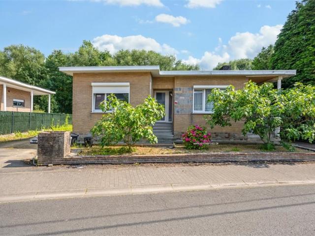 Te renoveren Bungalow volledig onderkelderd
