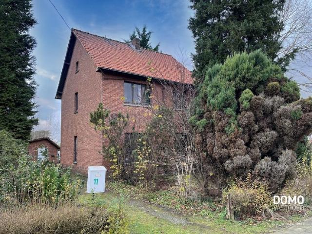 TE RENOVEREN GEZINSWONING MET TUIN GELEGEN TE HOUTHALEN HEL