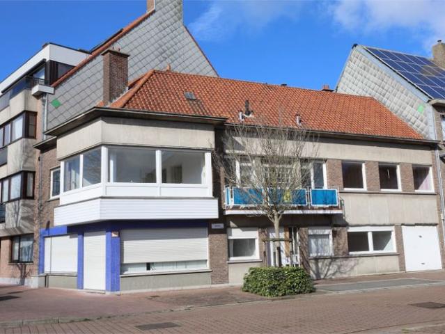 Te renoveren gebouw op een rustige ligging te Oostende !